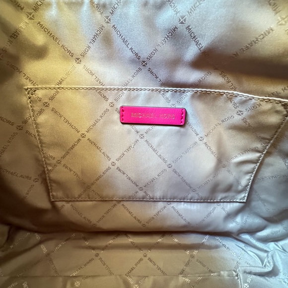 Michael Kors Whitney Medium Tote Shoulder Bag Qulited Stripe Electric Pink - Picture 10 of 16